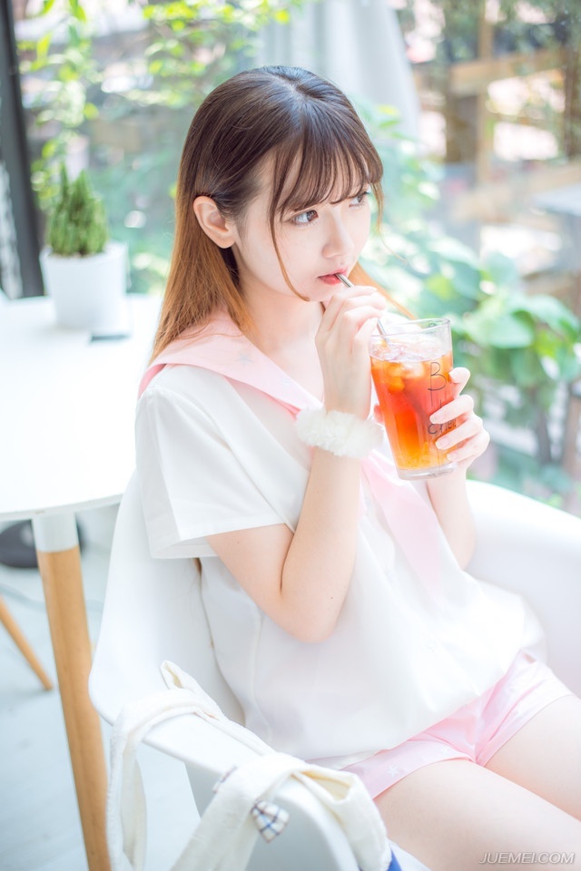 世界上没有谁会对谁真心。也只有骗子才是真心。因为他想真心骗你。